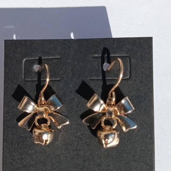 Christmas bow earrings| Holiday Christmas theme earrings NEW - Picture 3 of 6